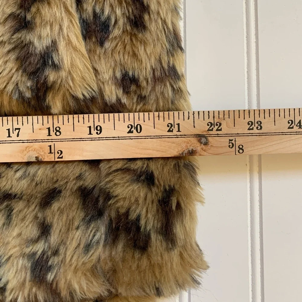 NWT-Schritt Faux Leopard Fur Coat.